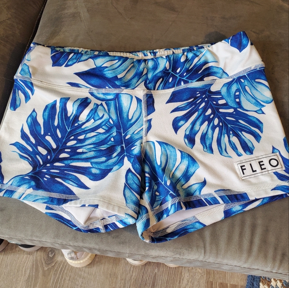 Fleo monstera leaf shorts 3.25
